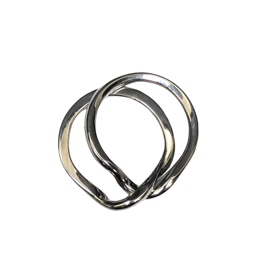 14k white gold custom interlocking knot band ring with a polished finish, size 6.5.
