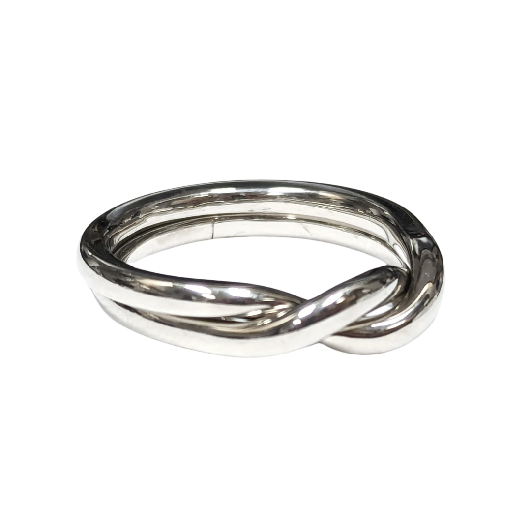 Polished 14k white gold interlocking knot band ring, size 6.5, featuring a smooth, continuous looped design.