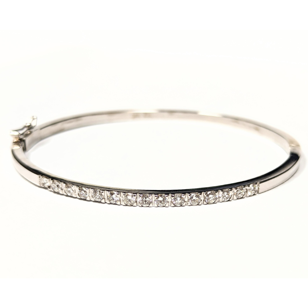 14k white gold hinged bangle bracelet featuring 15 round brilliant cut diamonds totaling 1.00ct.