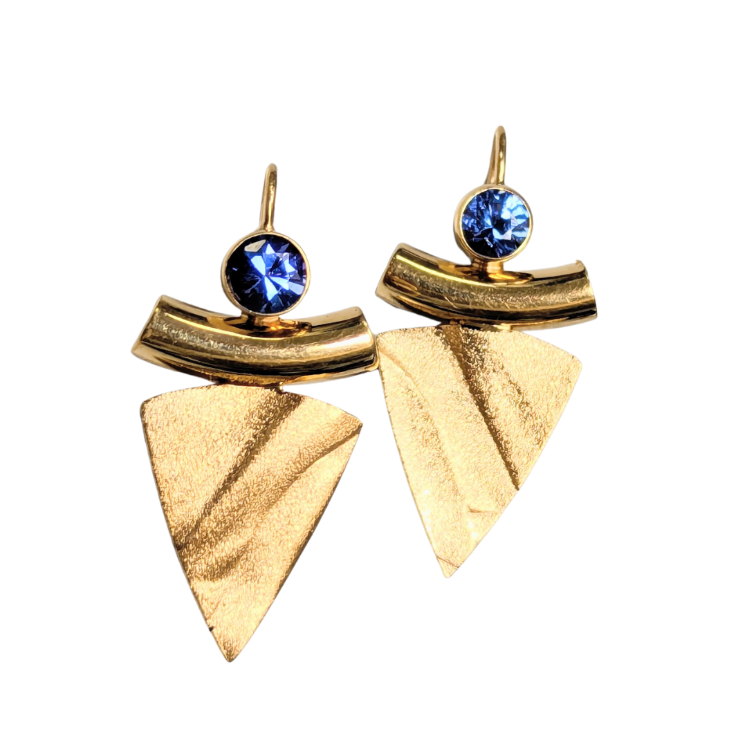 Modernist 14k yellow gold triangular leaf earrings featuring a 4.5mm round tanzanite stone set in each.