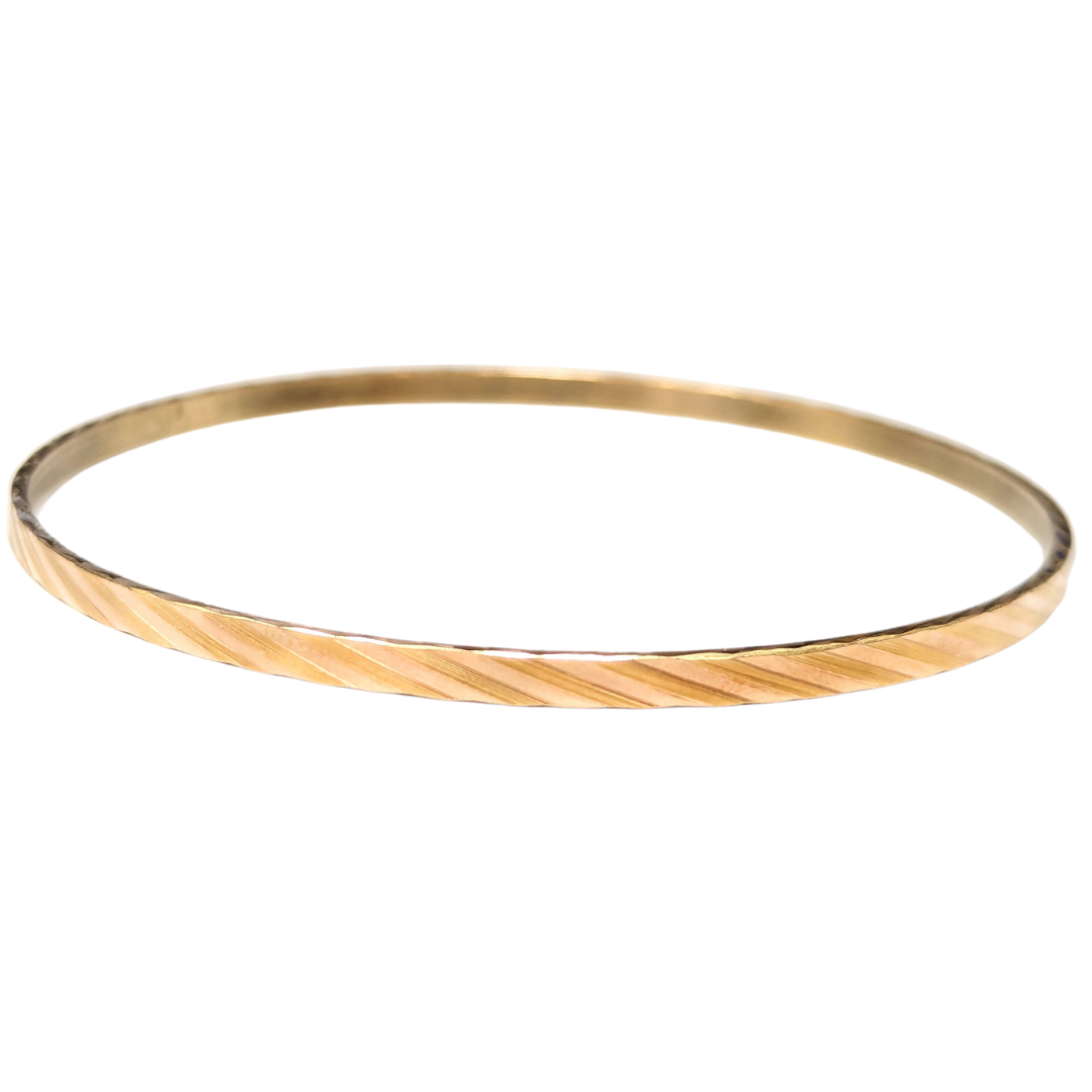14k yellow gold bangle featuring a polished diagonal pattern, handcrafted in Greece.