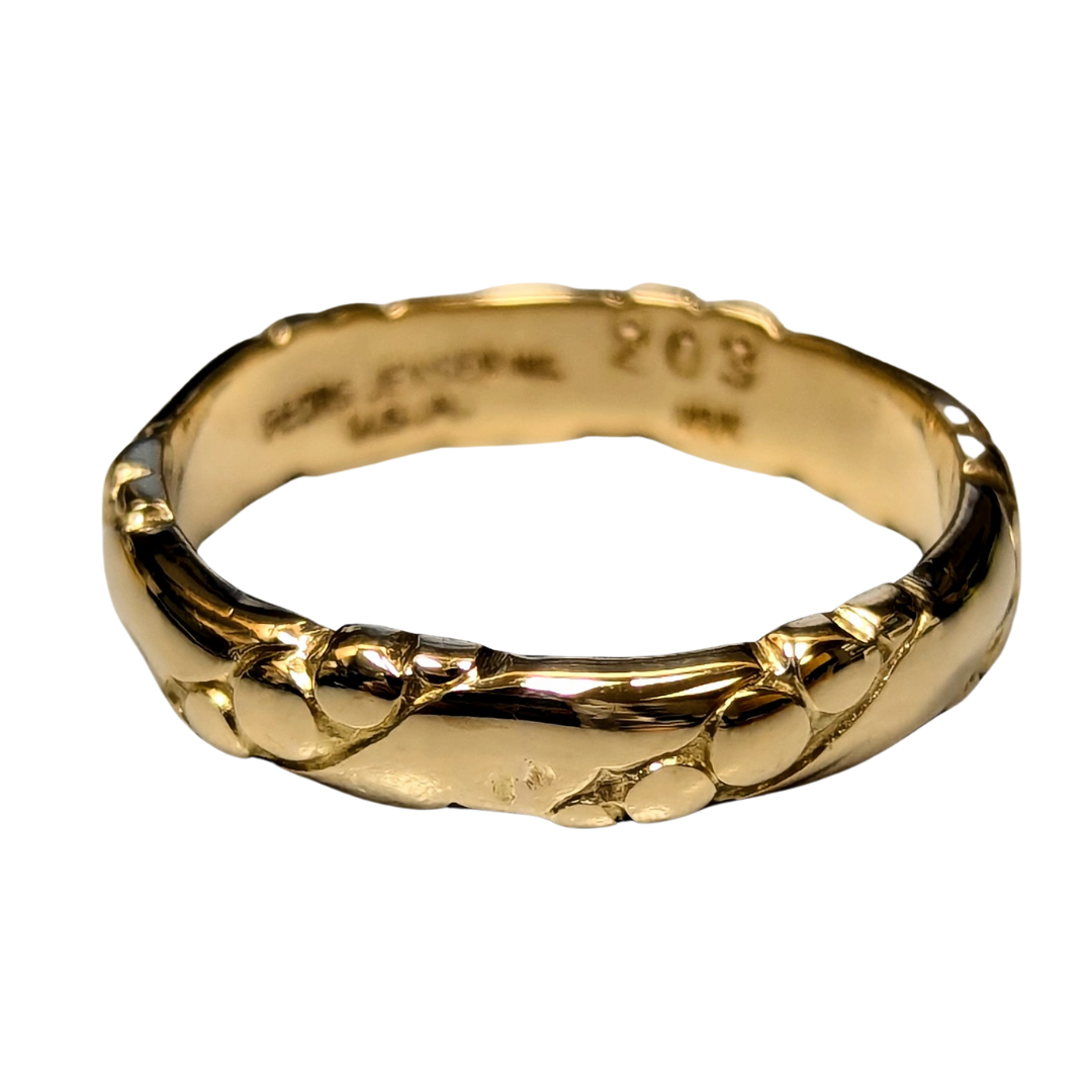 Georg Jensen size 7 band in 18k yellow gold featuring a polished, organic engraved pattern.