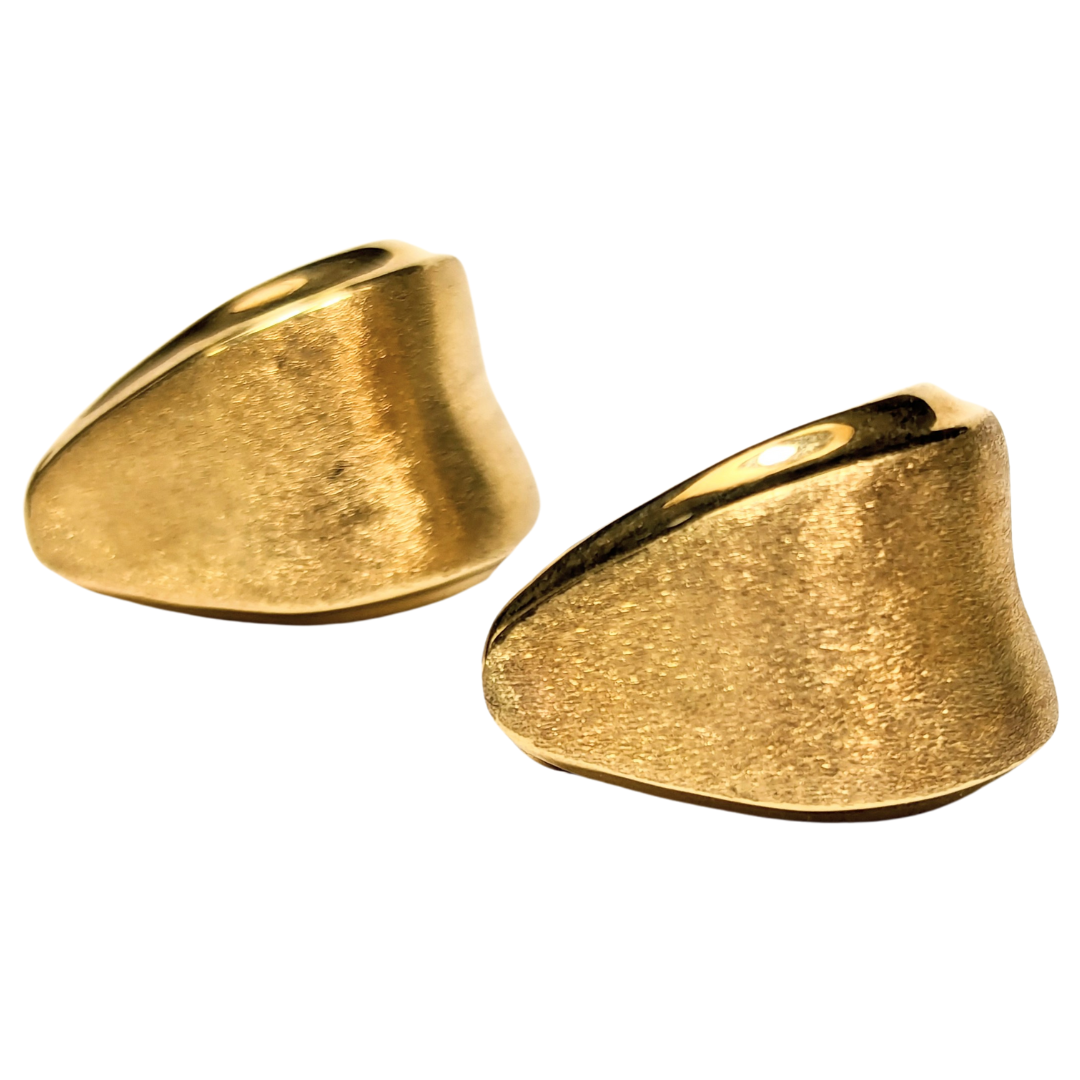18K yellow gold J hoop earrings featuring a dual brushed and polished finish.